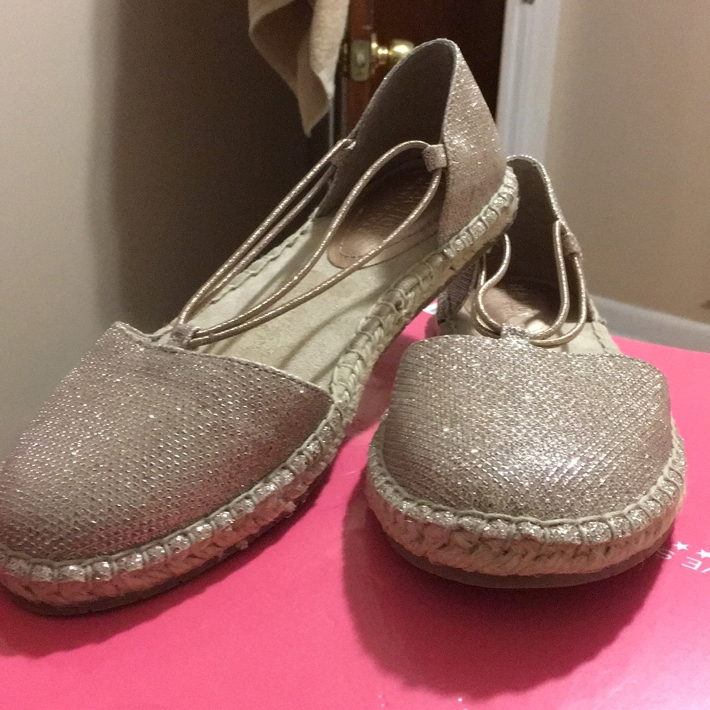 Rose gold Kenneth Cole flat espadrilles